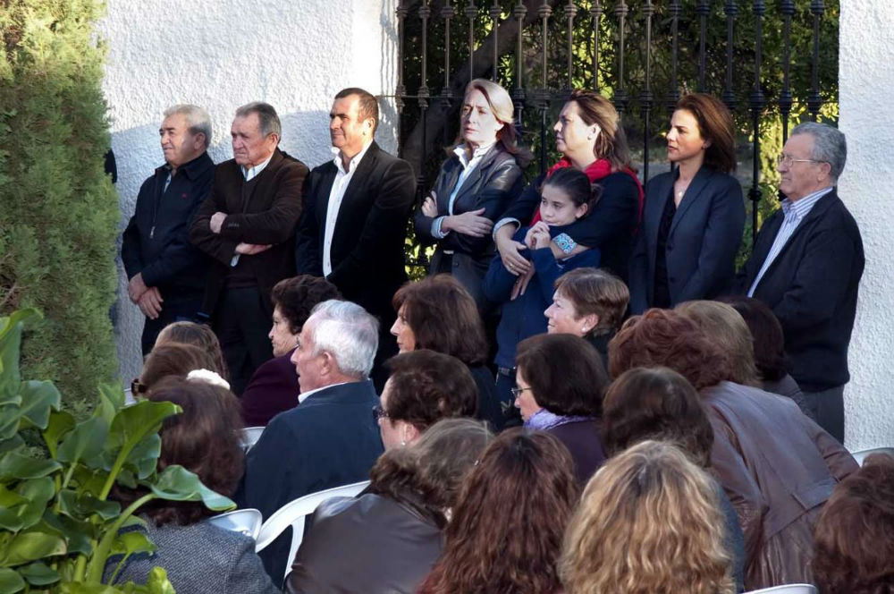 La Alcaldesa preside la Misa de Todos los Santos en el cementerio de Benalmádena Pueblo